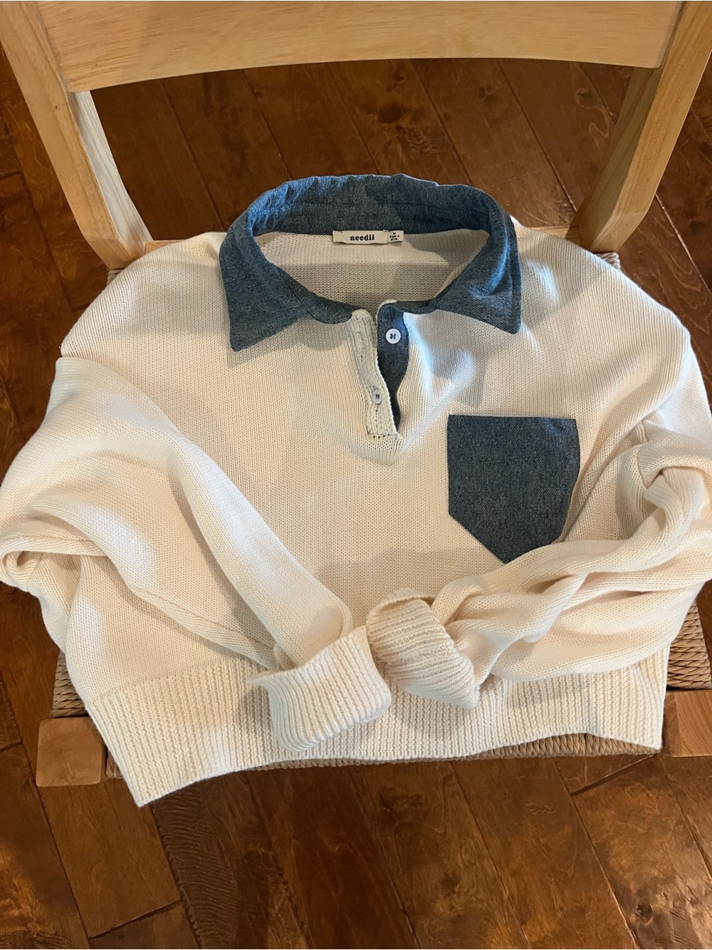 Needii brand Contrast-Collar Knit cropped Pullover in Cream with Blue Trim